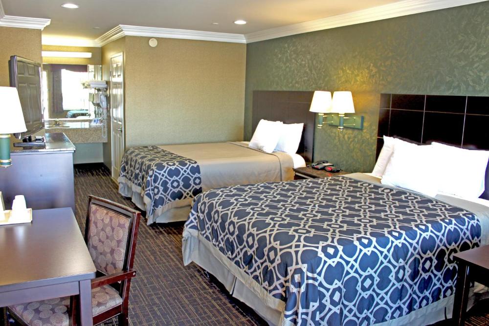 Queen Room with Two Queen Beds interior