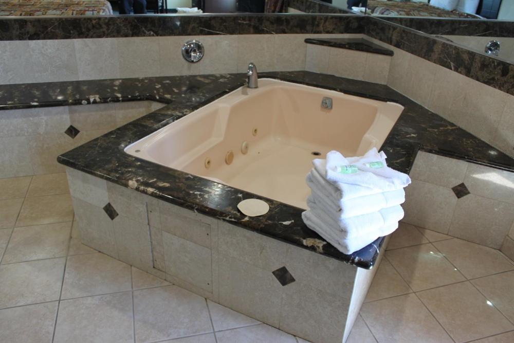 King Room with Spa Bath Non Smoking interior